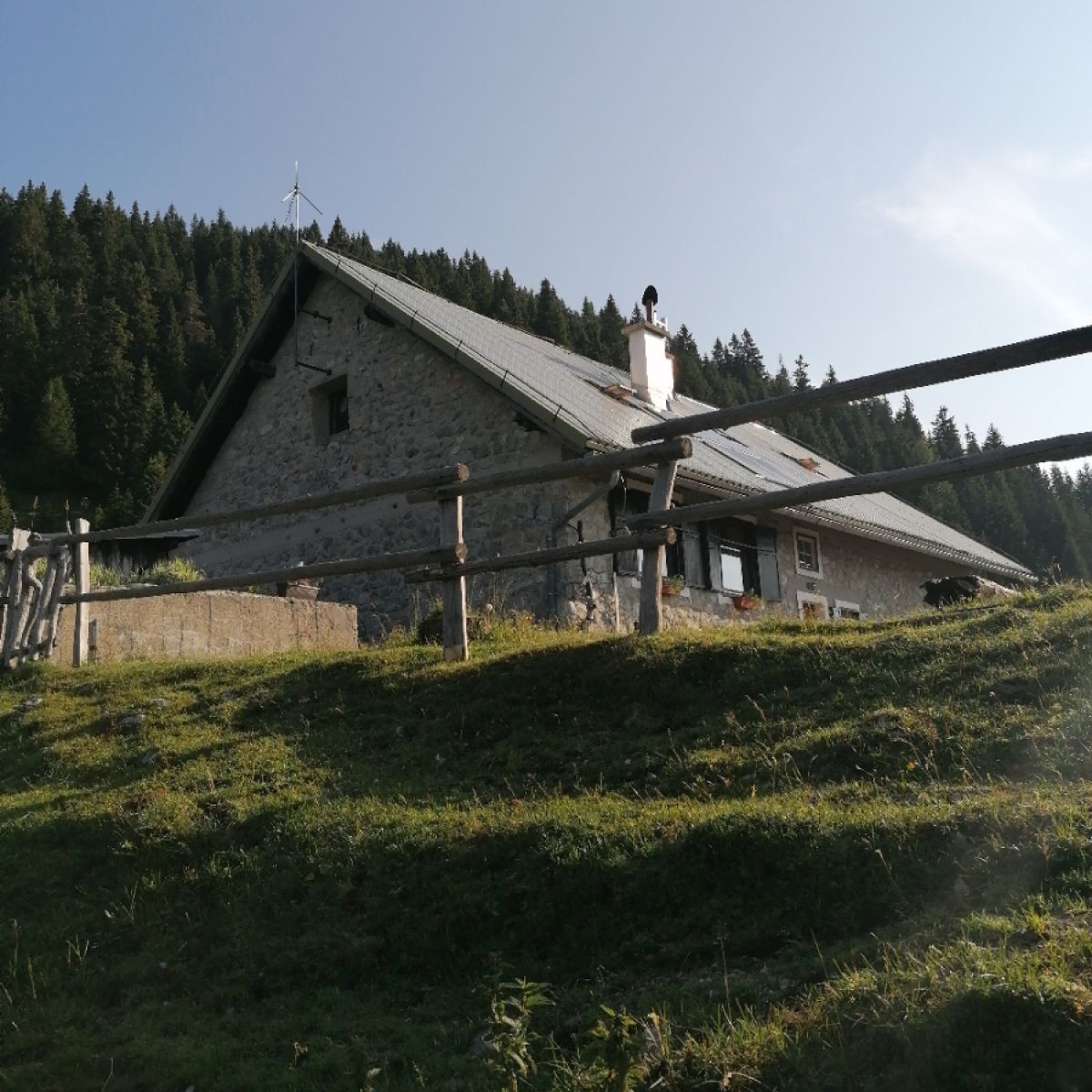 Taborni ki Dom ija 1528m Planinc